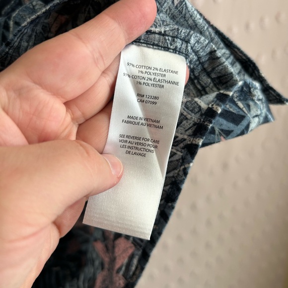 Travis Mathew Cotton Blend Floral Tropical Button‎ Up Short Sleeve Sz XL Navy - Picture 4 of 5